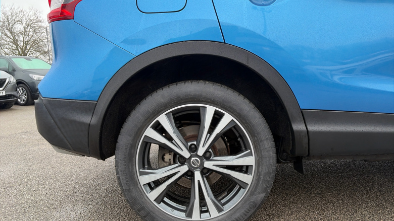 Nissan Qashqai 1.3 DiG-T N-Connecta 5dr Petrol Hatchback